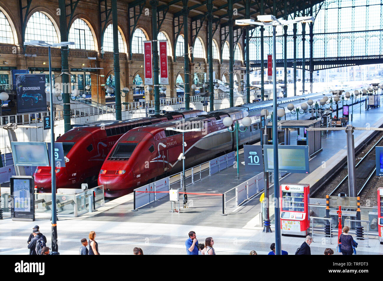 Thalis treni nella Stazione Ferroviaria Nord, Parigi, Ile-de-France, Francia Foto Stock