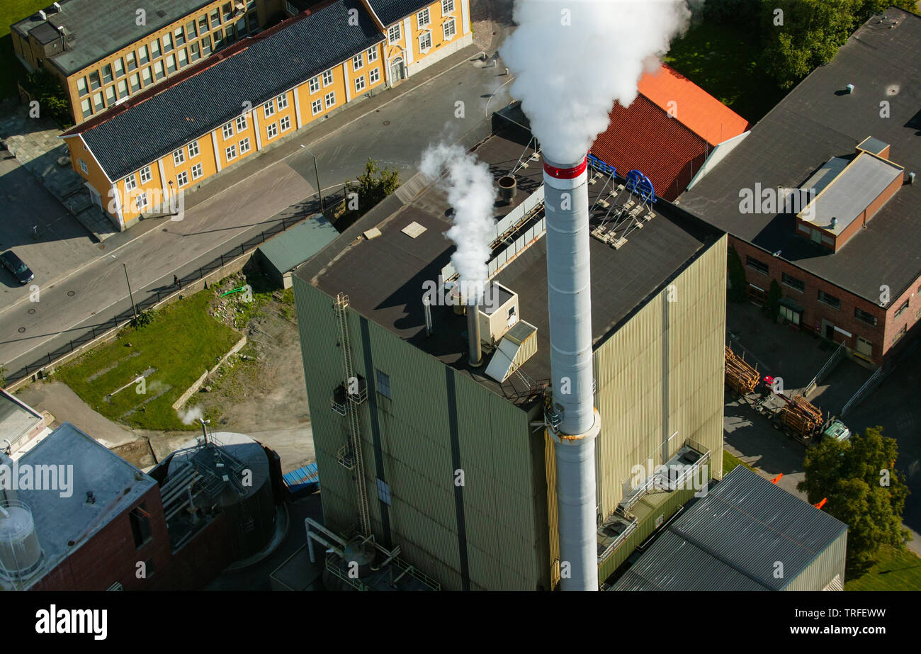 Veduta aerea della cartiera Peterson Linerboard in Moss kommune, Østfold, Norvegia. Il mulino di carta è fallita nel 2011, e che era situato accanto a cascata Mossefossen all'uscita del lago Vansjø. Settembre, 2006. Foto Stock