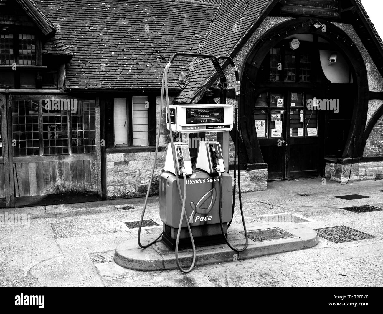 Pompa benzina, la Forgia Vecchia, Penshurst Post Office Foto Stock