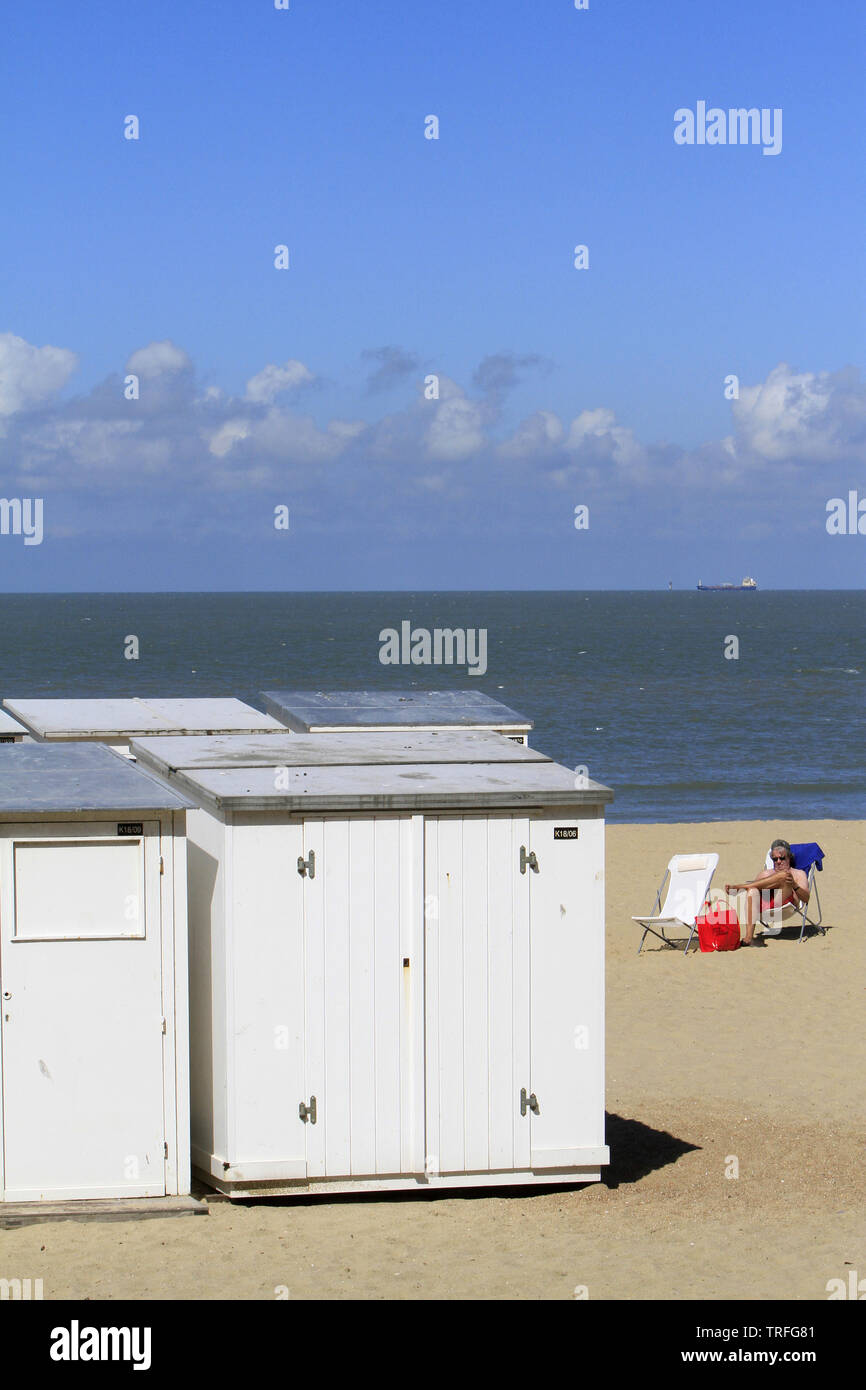 Cabanons sur la plage en bord de mer. Knokke-le-Zoute. Belgique. Foto Stock