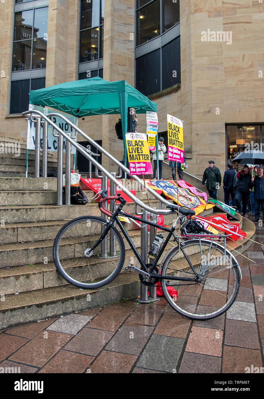 Glasgow, Scotland, Regno Unito. 4 Giugno 2019: A Glasgow contro Trump protestare su Buchanan Street passi nel centro della citta'. Foto Stock