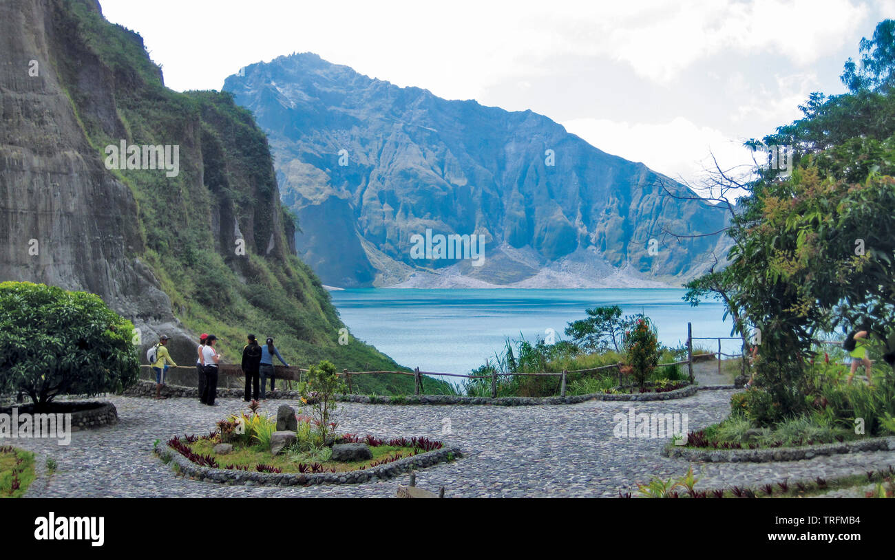 Il lago di Pinatubo, il lago più profondo nelle Filippine è stata creata dopo mt. Pinatubo eruttato e formato un lago da una sorgente naturale e precipitazioni. Foto Stock