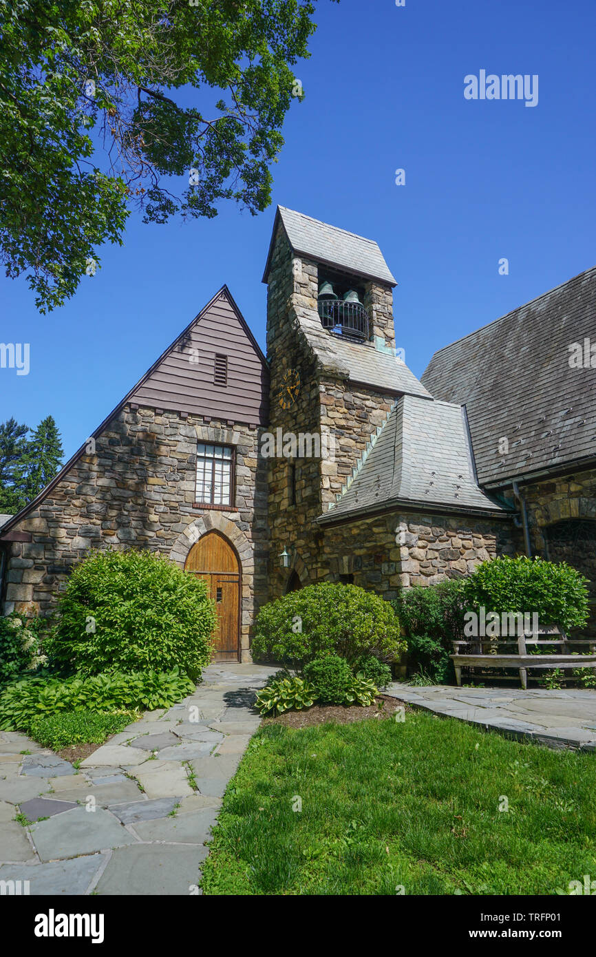 Pocantico Hills, New York, Stati Uniti d'America: il punto di riferimento Unione Chiesa di Pocantico Hills è stato costruito da John D. Rockefeller, Jr., nel 1921, in stile neo-gotico. Foto Stock