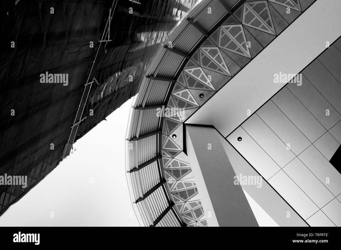 Dettagli in bianco e nero di una nuova torre di uffici a Sydney, in Australia. Foto Stock