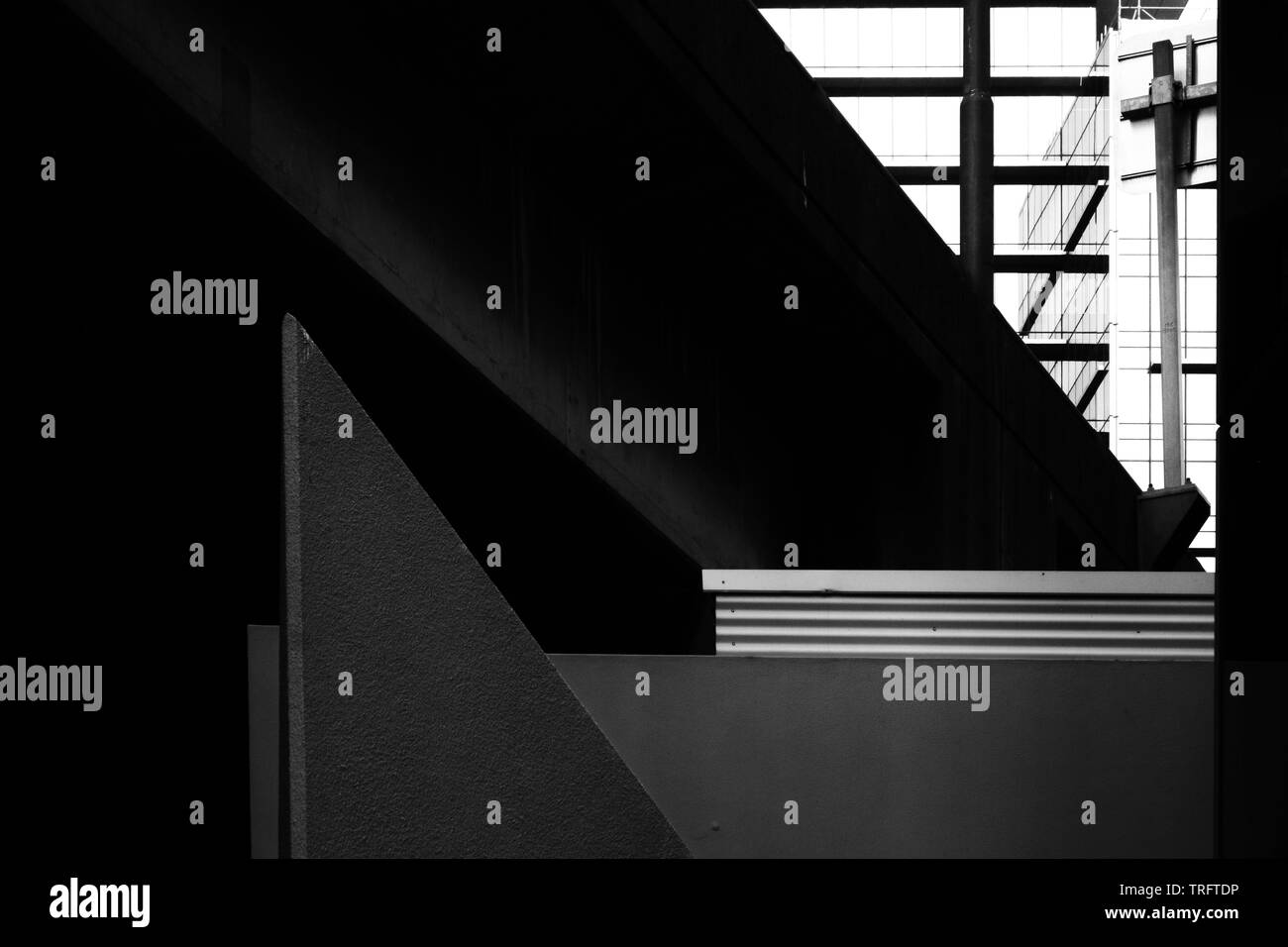 Un abstract in bianco e nero immagine grafica di dettagli architettonici, centro di Sydney. Le aree nell'immagine ideale per il testo. Foto Stock