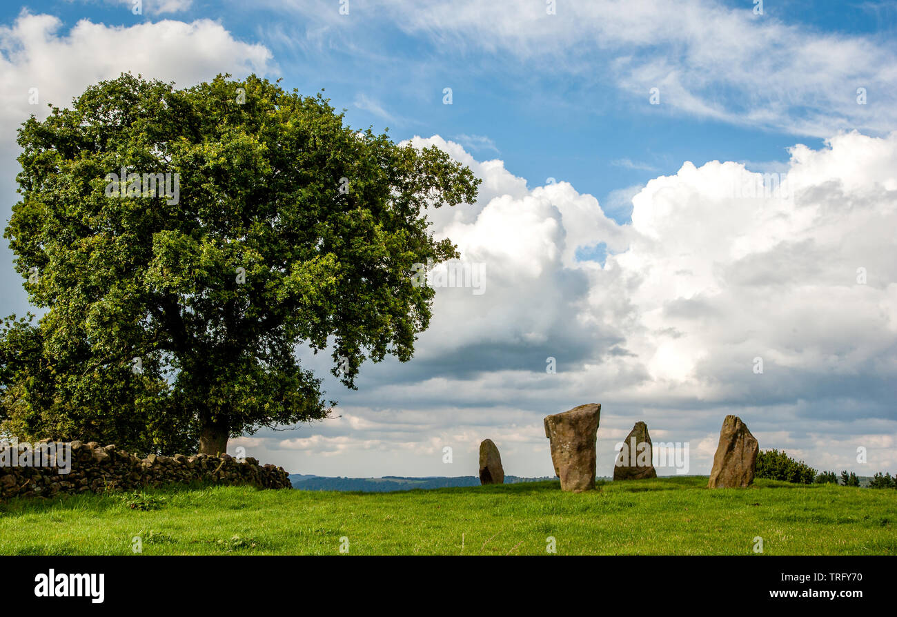 Nove pietra vicino cerchio di pietra nei pressi di Robin Hood's Stride nel Derbyshire Peak District UK Foto Stock