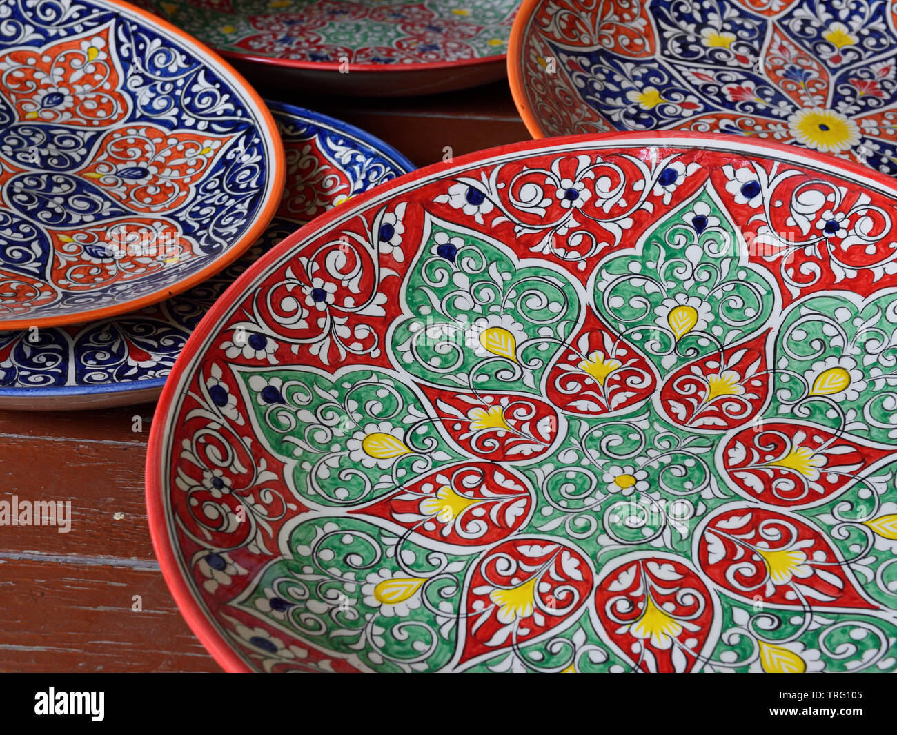 Colorata a mano di ceramica in vendita street stallo in Uzbekistan Foto Stock