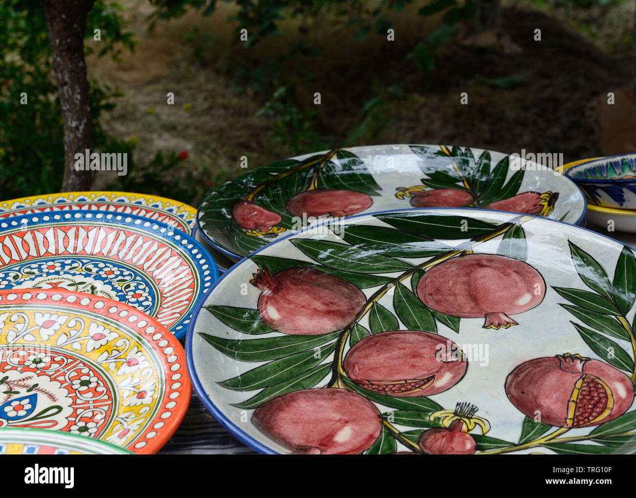 Colorata a mano di ceramica in vendita street stallo in Uzbekistan Foto Stock