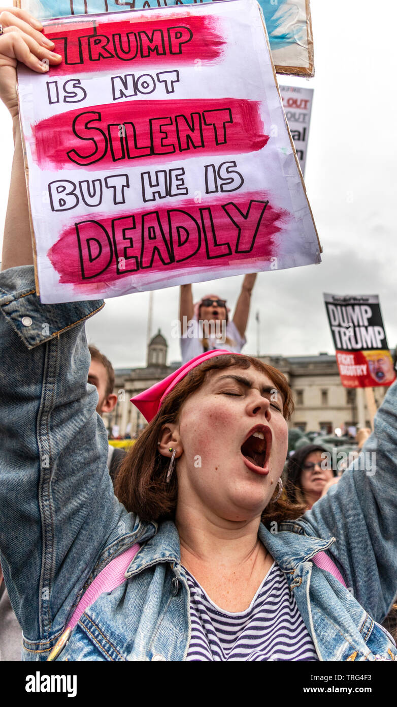 Londra, Regno Unito. Il 4 giugno, 2019. Migliaia di protesta nel centro di Londra contro il presidente statunitense Donald trionfi visita di Stato nel Regno Unito Foto Stock
