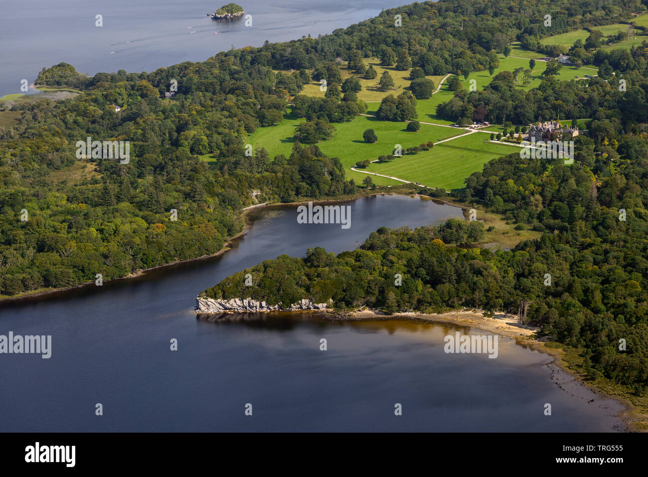 Paesaggio Irlanda vista aerea della tenuta Muckross House e Dundag punto come visto dal Monte Torc nel Parco Nazionale di Killarney, Contea di Kerry, Irlanda Foto Stock