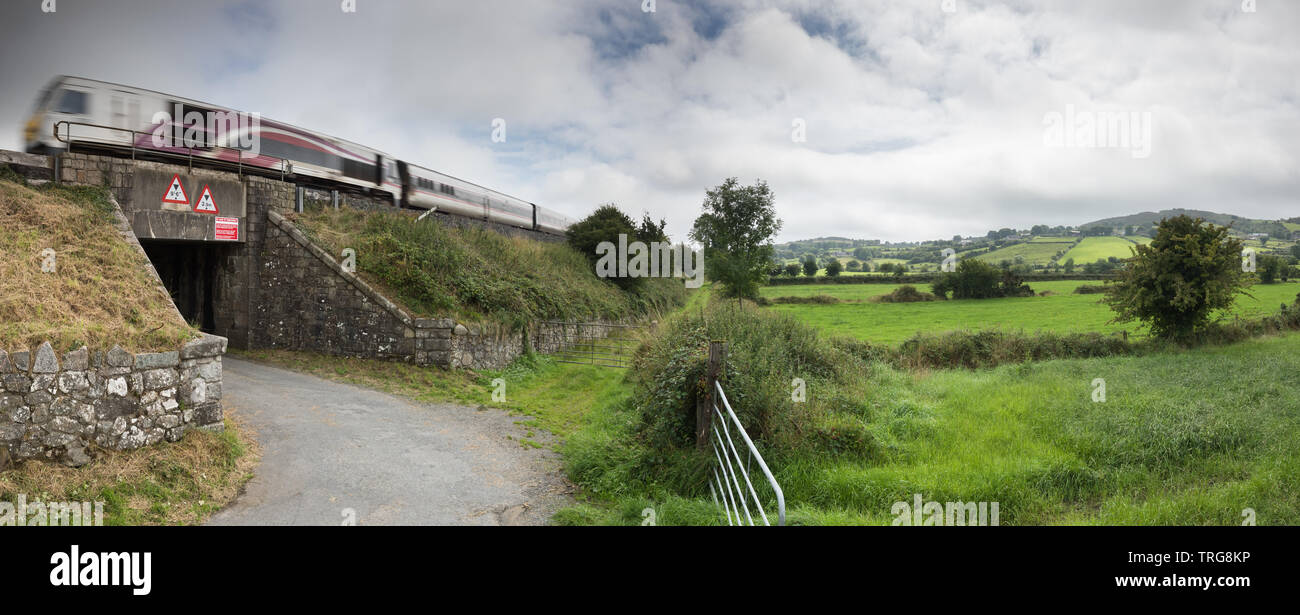 Il treno Dublin-Belfast attraversando il Regno Unito/Irlanda frontiera presso Jonesborough, CO ARMAGH, Irlanda del Nord Foto Stock