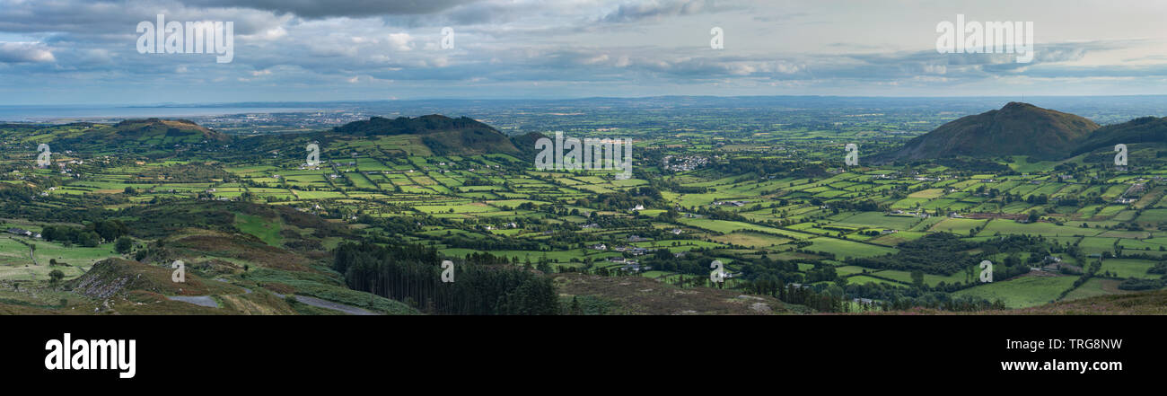 Il paese di frontiera e di anello di Gullion da Slieve Gullion, CO ARMAGH, Irlanda del Nord Foto Stock