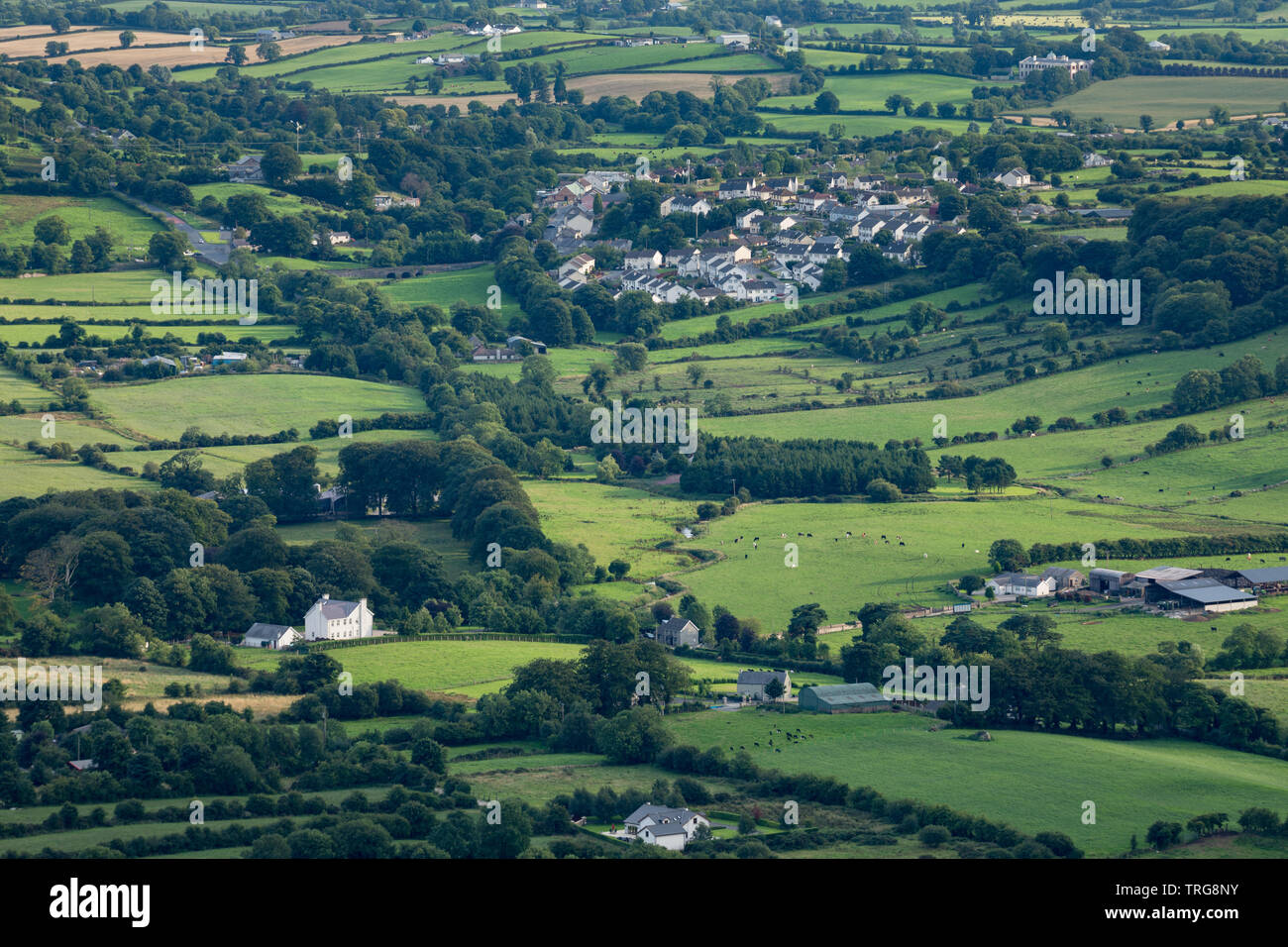 Forkhill e il paese di frontiera da Slieve Gullion, CO ARMAGH, Irlanda del Nord Foto Stock
