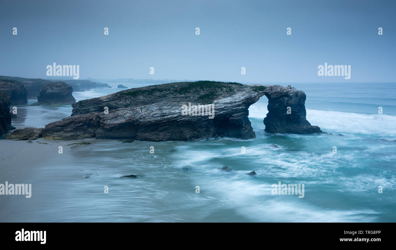 Spiaggia Catedrais all'alba, Ribadeo, Lugo, Galizia, Spagna Foto Stock