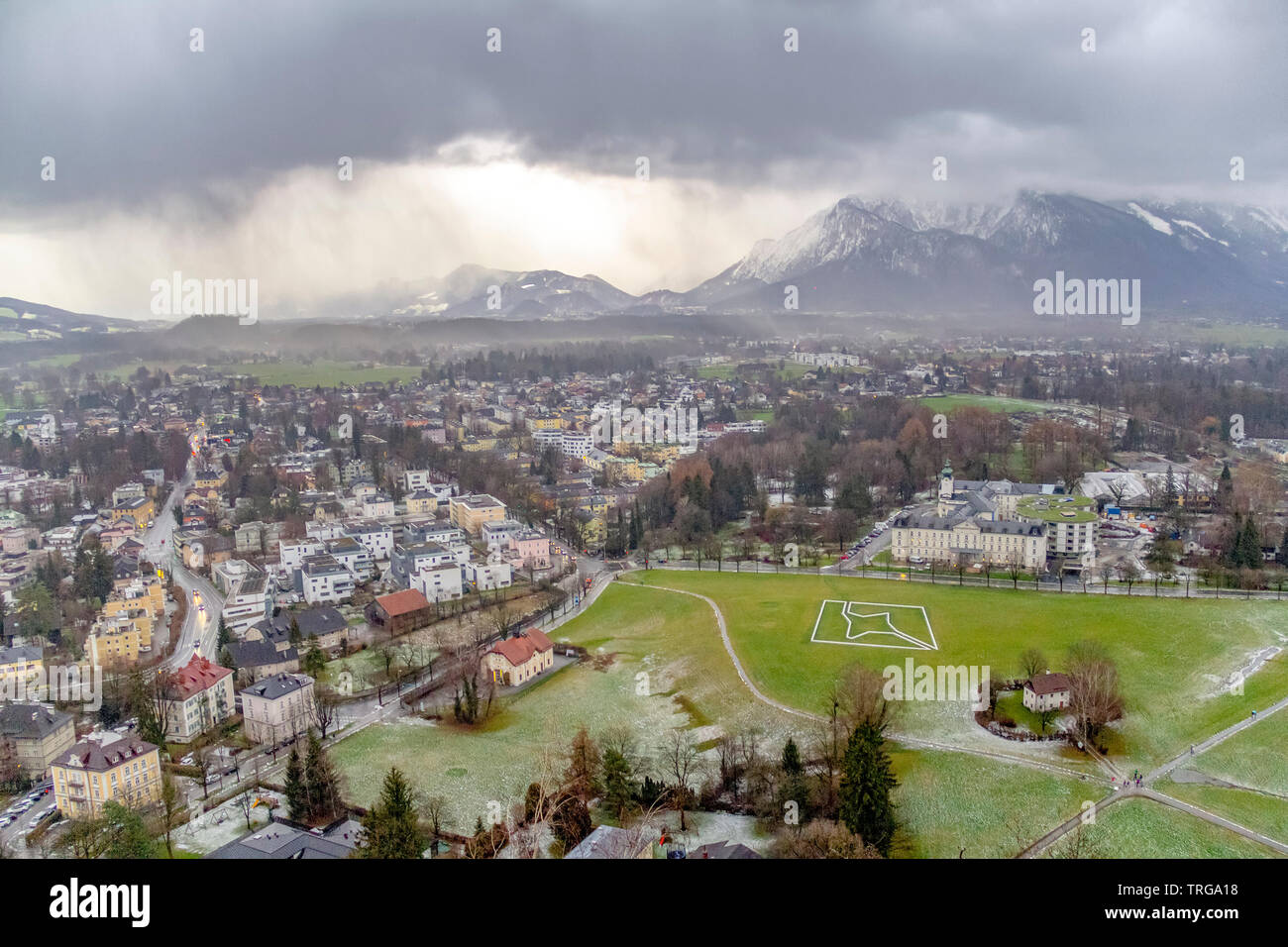 Vista aerea di Salisburgo in Austria al tempo di inverno Foto Stock