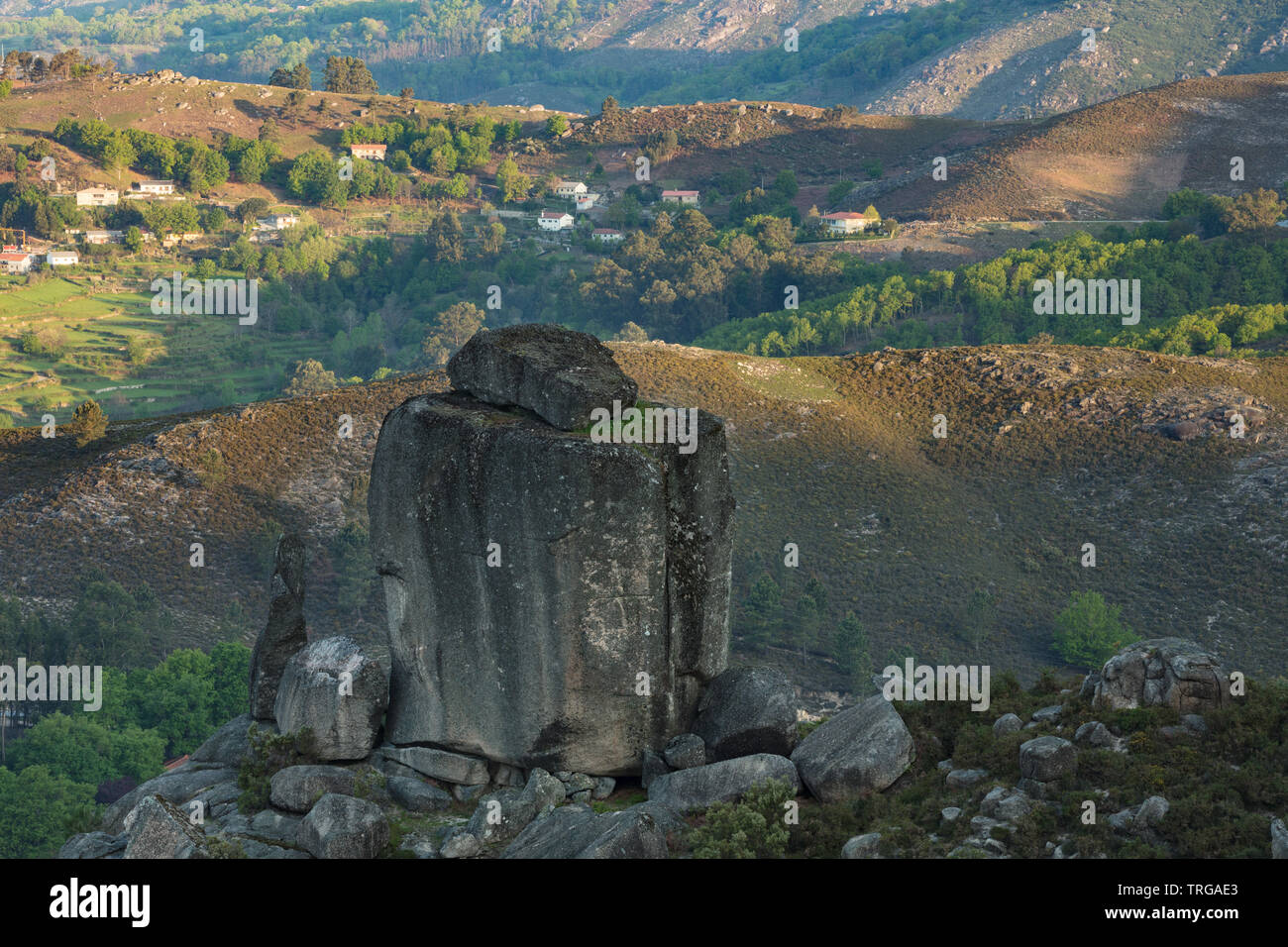 Prima luce su parate e la Val di Roda, Peneda-Gerês National Park, Braga, Portogallo Foto Stock