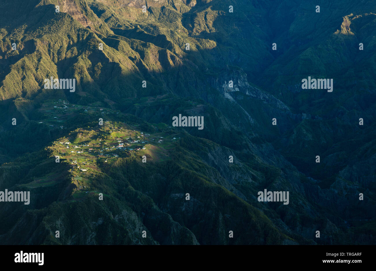 Prima luce su Ilet a Cordes, Cirque de Cilaos, Réunion Francia Foto Stock