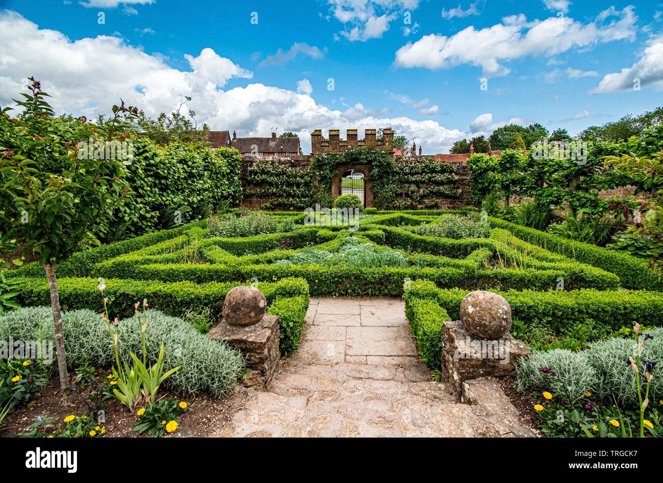 Incredibile Castello di Kenilworth e giardini formali Foto Stock