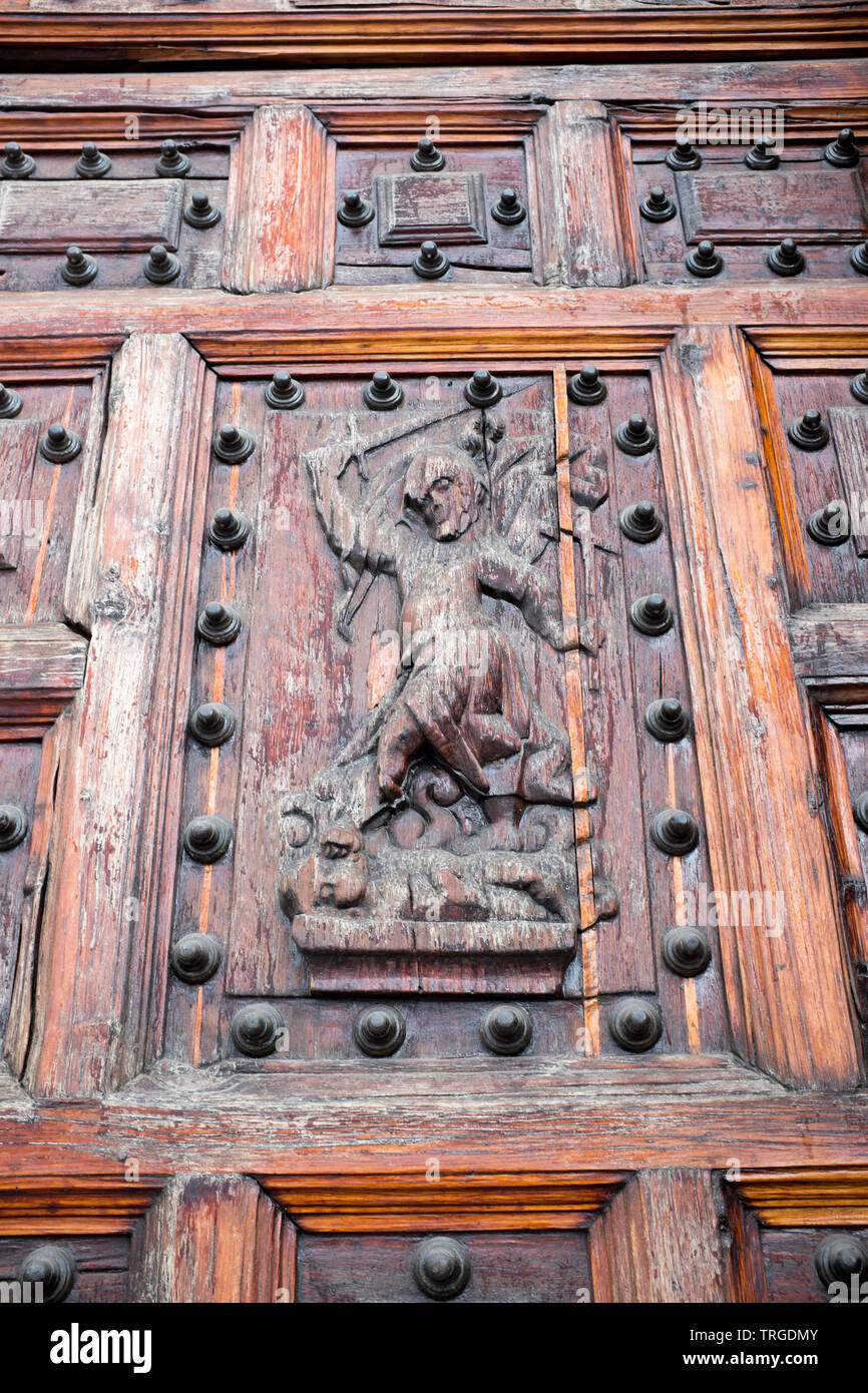 Figura in legno intagliato sulla porta della Cattedrale Metropolitana di Città del Messico Foto Stock