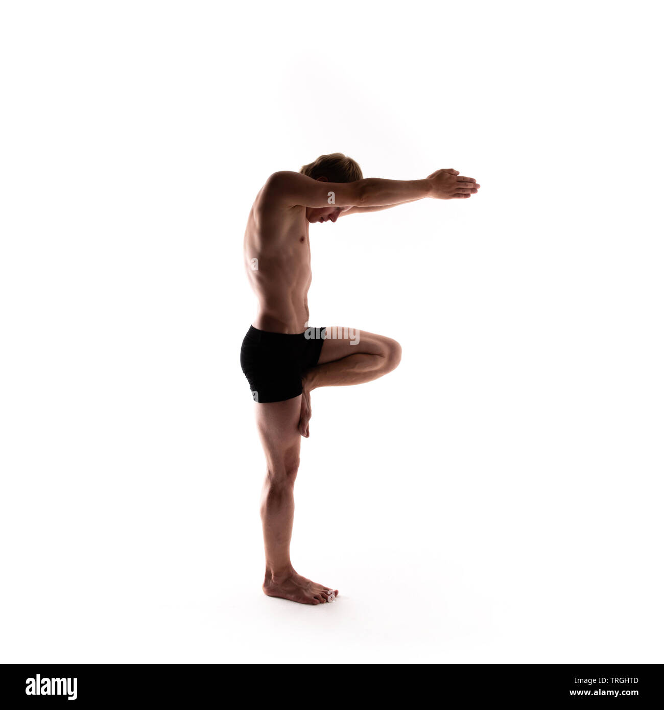 Alfabeto di yoga. La lettera F formata dal corpo ginnasta Foto Stock