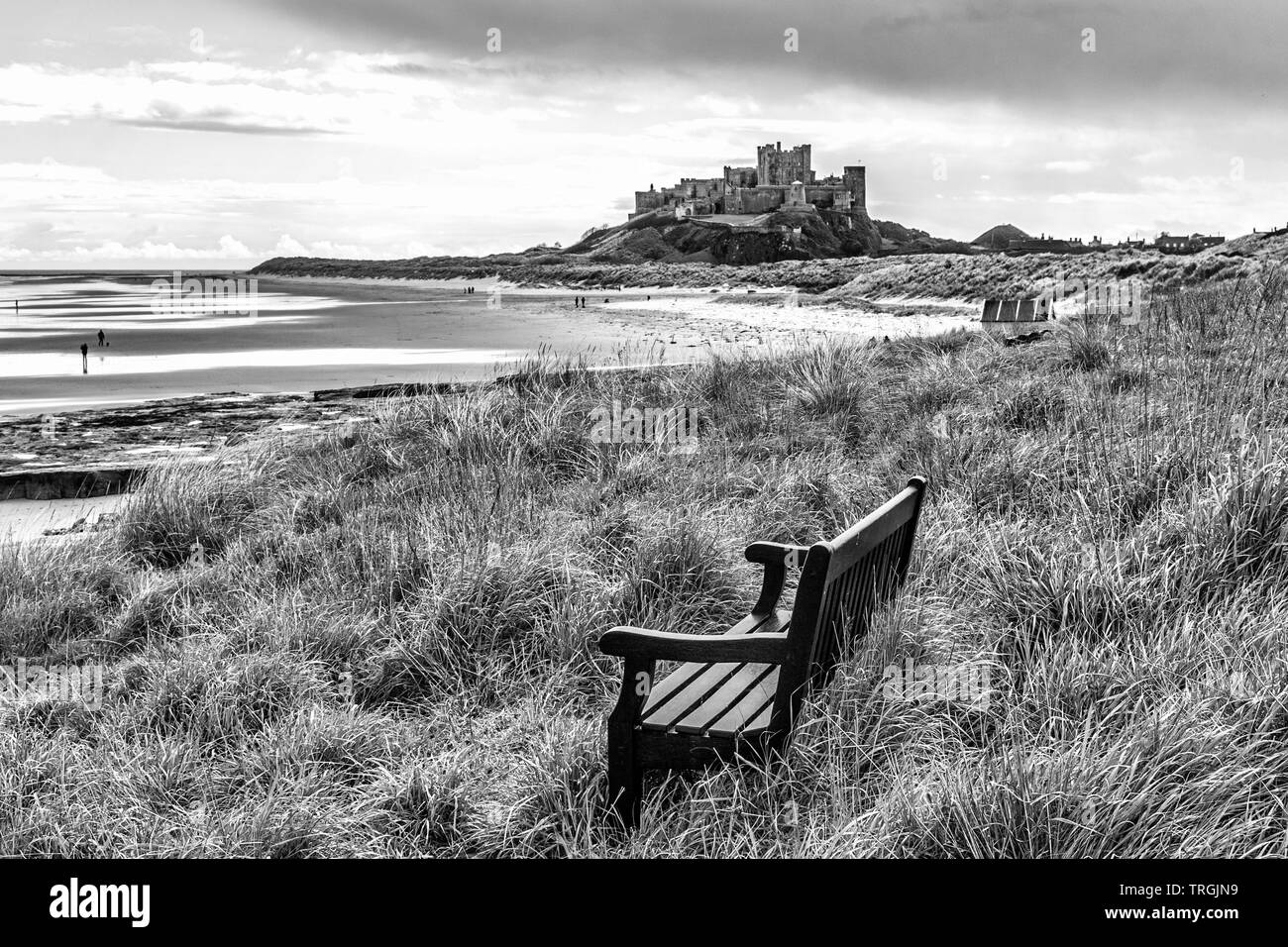 Bamburgh Castle è un castello sulla costa nord-orientale dell'Inghilterra, dal villaggio di Bamburgh in Northumberland Foto Stock