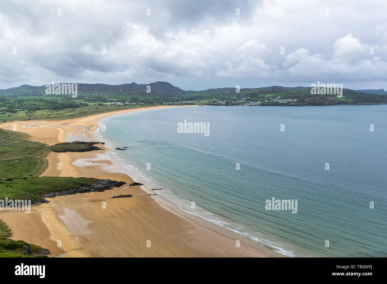 A Portsalon Beach in Donegal Irlanda con la bassa marea. Foto Stock