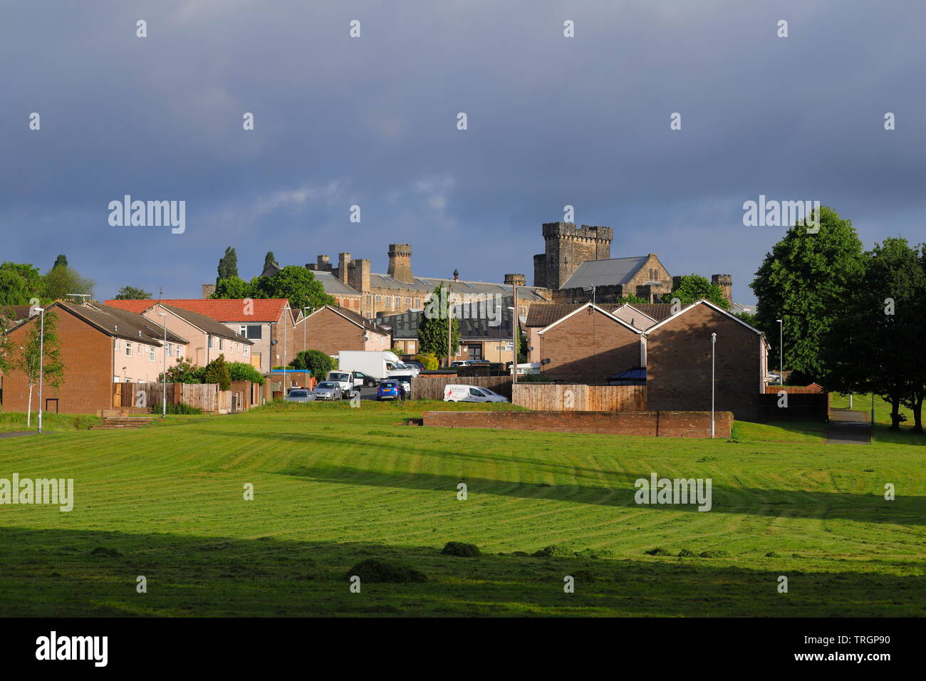Giardini Holdforth a Leeds, è una strada che alle spalle di HMP Armley Categoria B prigione. Foto Stock