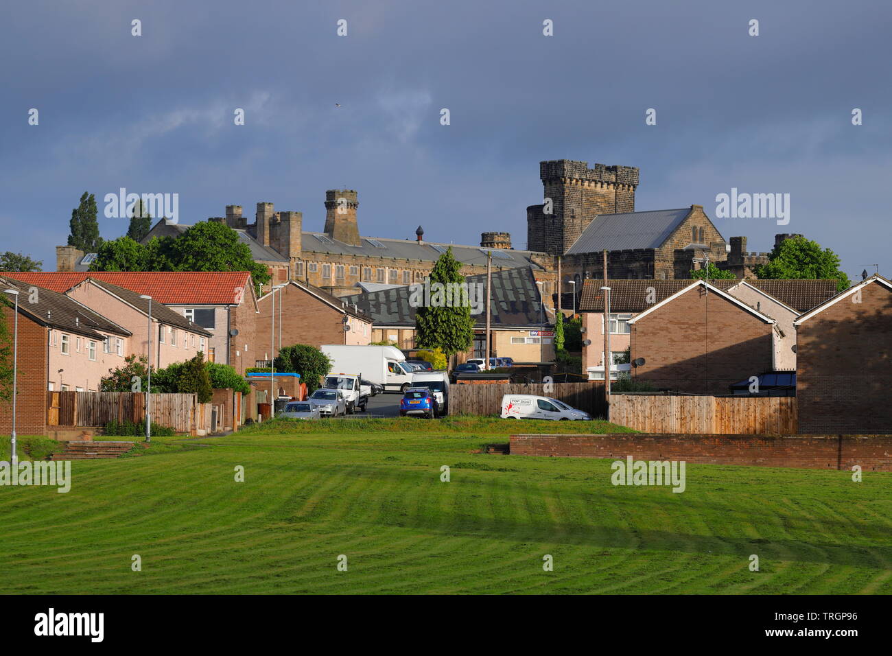 Giardini Holdforth a Leeds, è una strada che alle spalle di HMP Armley Categoria B prigione. Foto Stock