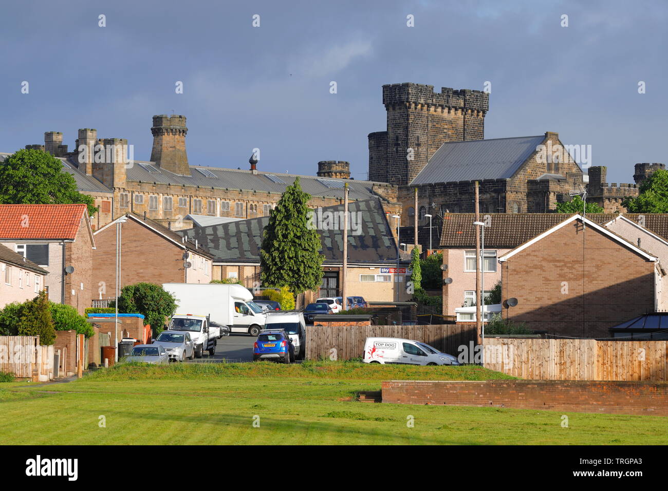 Giardini Holdforth a Leeds, è una strada che alle spalle di HMP Armley Categoria B prigione. Foto Stock