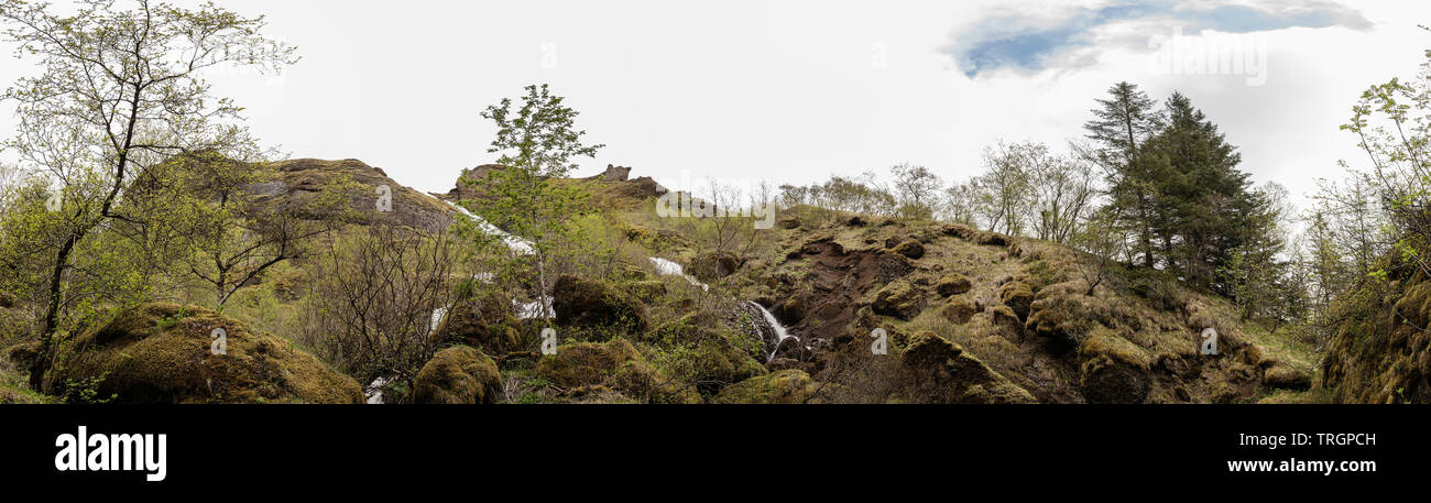 Vista panoramica della cascata Systrafoss in Kirkjubaejarklaustur, Islanda. Foto Stock