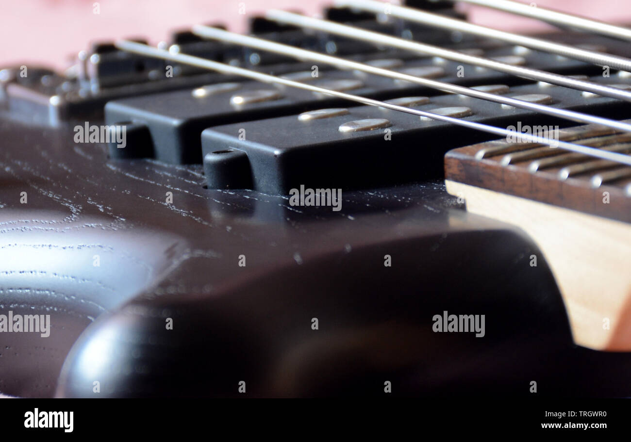5 corde Black Bass Guitar Foto Stock