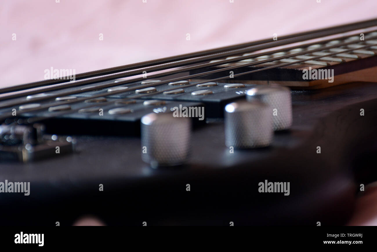 5 corde Black Bass Guitar Foto Stock
