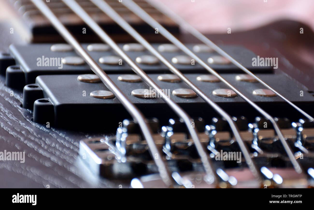 5 corde Black Bass Guitar Foto Stock