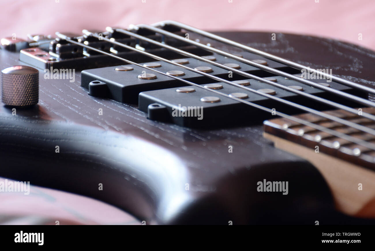 5 corde Black Bass Guitar Foto Stock