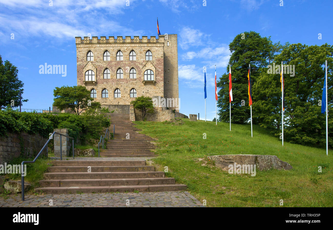 Hambach Castle (tedesco: Hambacher Schloss), simbolo della democrazia tedesca movimento, Neustadt an der Weinstrasse, Renania-Palatinato, Germania Foto Stock