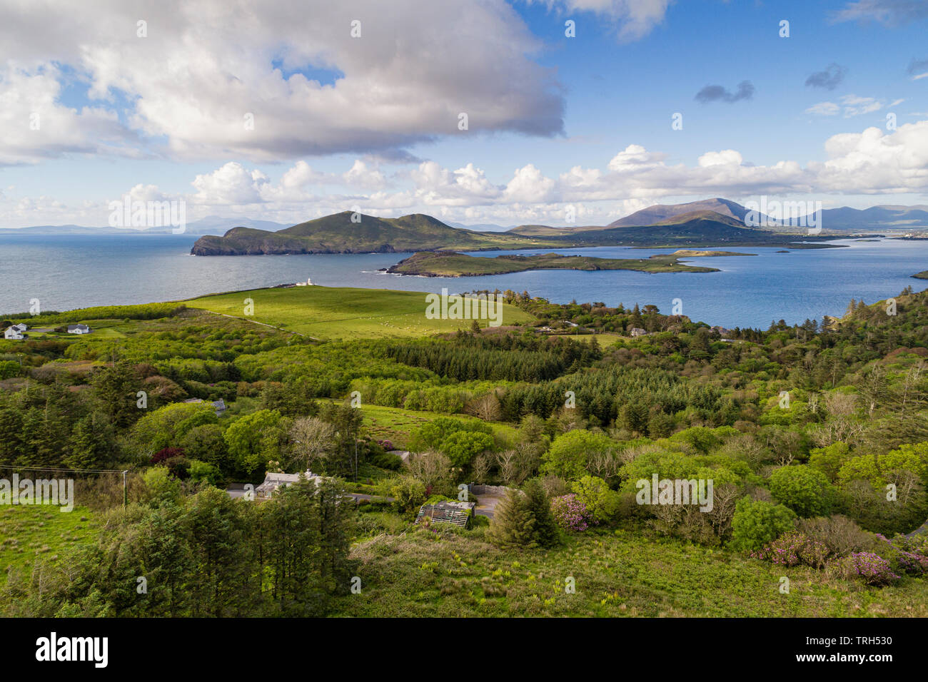 Paesaggio immagine aerea di Valentia Island e Beginish Island, nella contea di Kerry, Irlanda Foto Stock