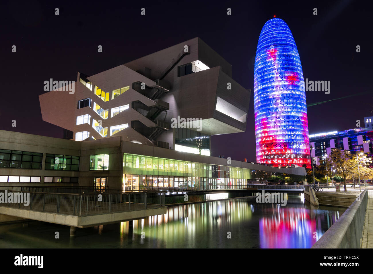 Glorie tower e progettazione edilizia Hub Barcelona di notte Foto Stock