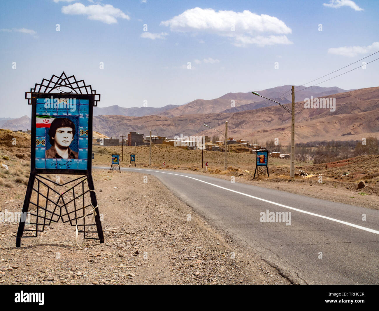 Una foto di un martire morto durante la guerra Iran-Iraq sulla strada per Abyaneh, Iran. Foto Stock