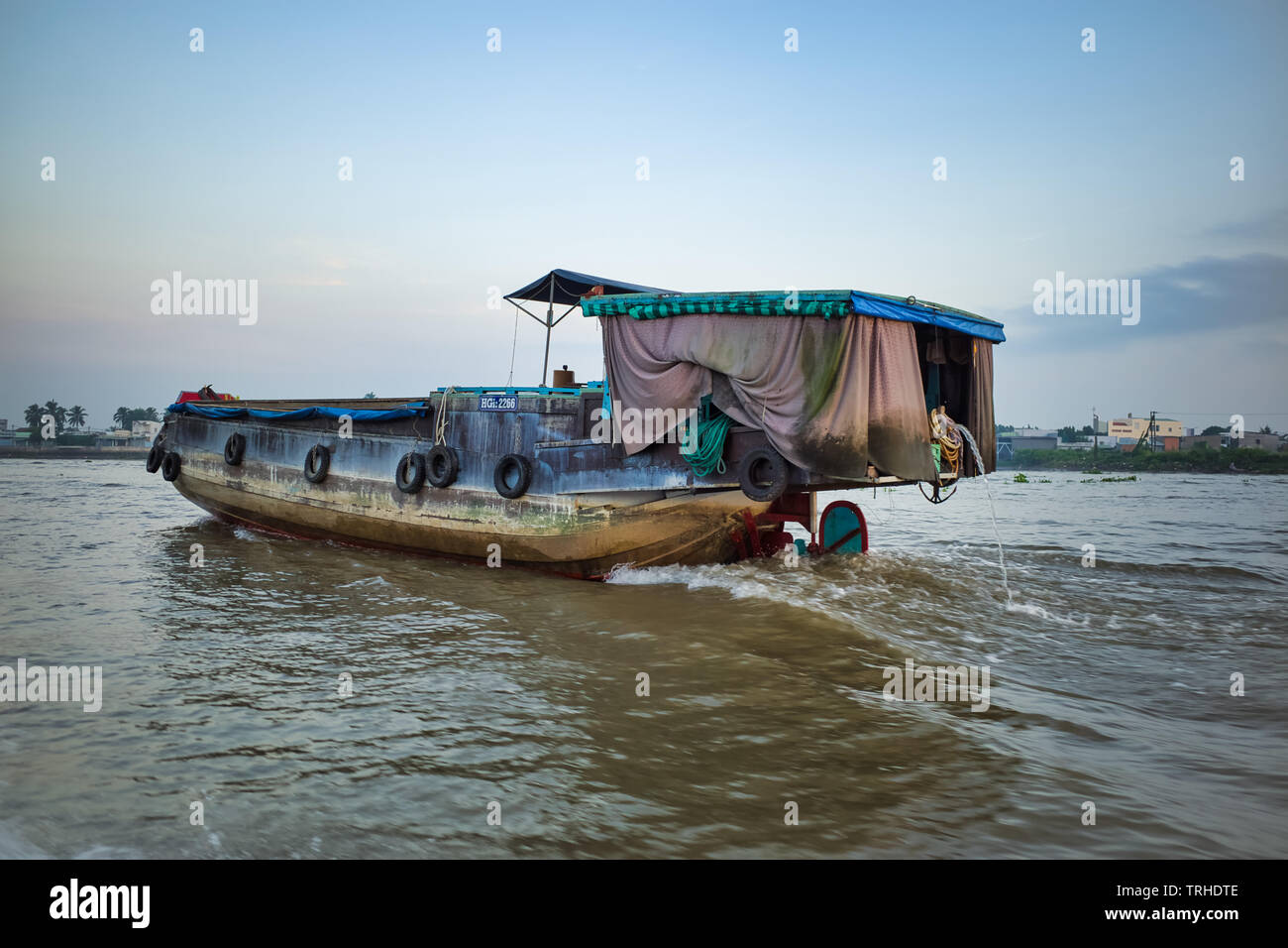 Can Tho, Vietnam - Marzo 28, 2019: mercato galleggiante nel Delta del Mekong. Imbarcazioni commerciali/fiume Mekong crociera. Foto Stock