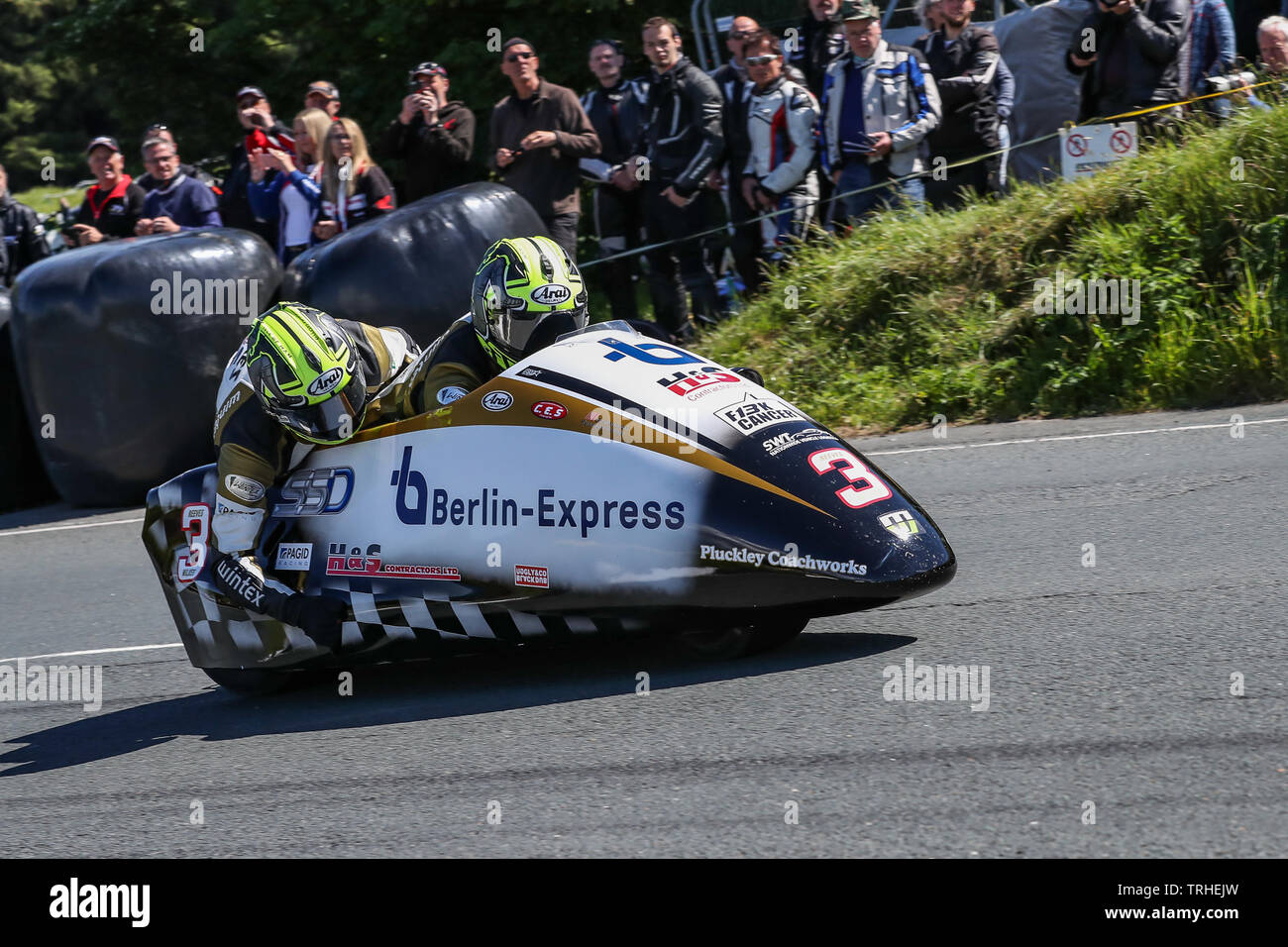 Douglas, Isola di Man Il 6 giugno, 2019. Tim Reeves/Mark documento Wilkes (3) in azione nel localizzare.im Sidecar classe gara 2 al 2019 Isle of Man TT (Tourist Trophy) Gare, alimentati da Monster Energy Douglas, ISOLA DI MAN - Giugno 06. Foto di David avvisatore acustico. Credito: prime immagini multimediali/Alamy Live News Foto Stock