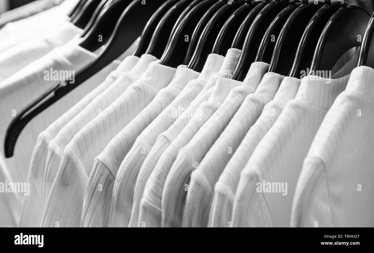 Appendiabiti in white t shirt panno Foto Stock