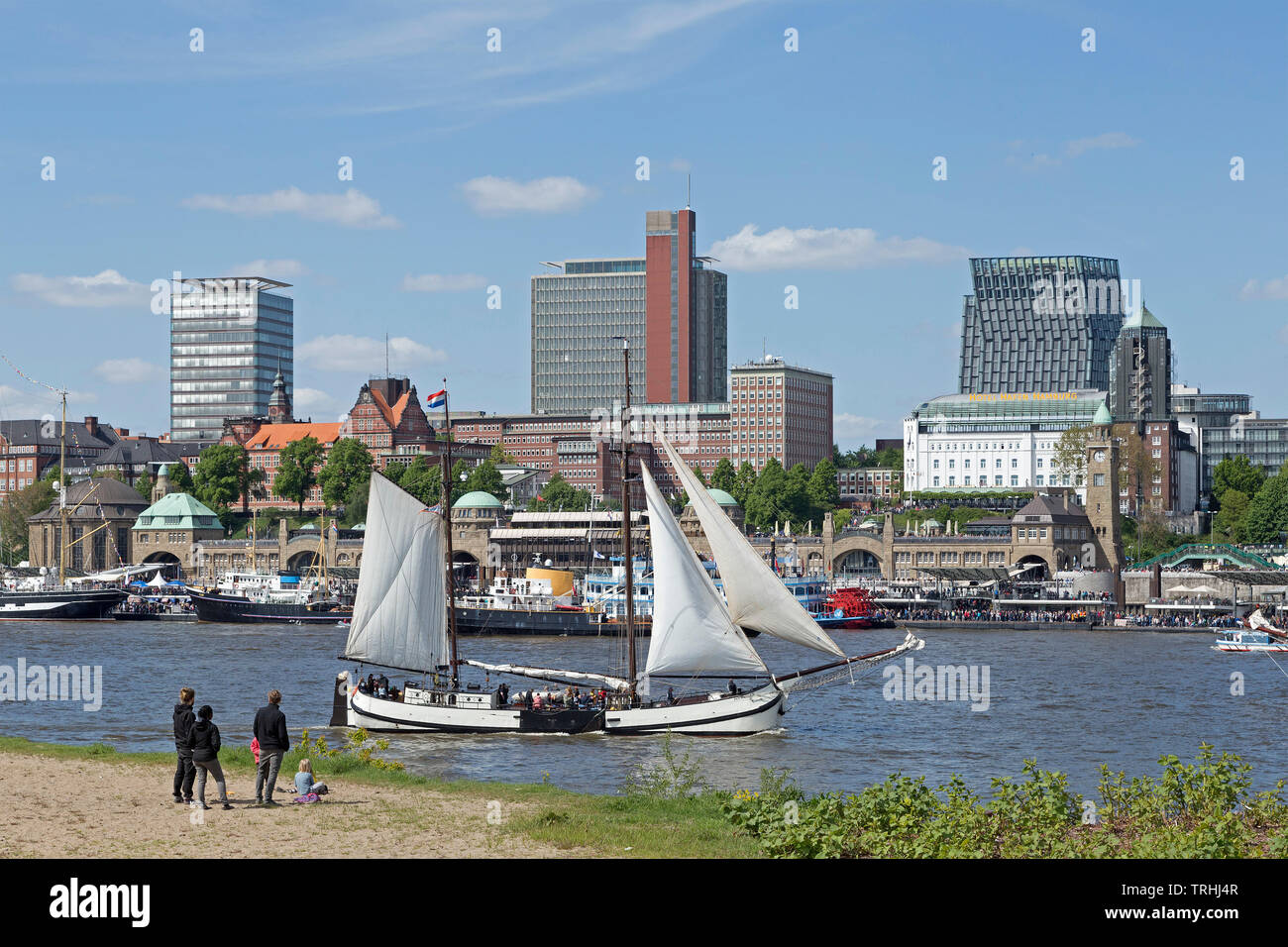 Landungsbruecken (moli), 830. Compleanno di Porto, porto di Amburgo, Germania Foto Stock