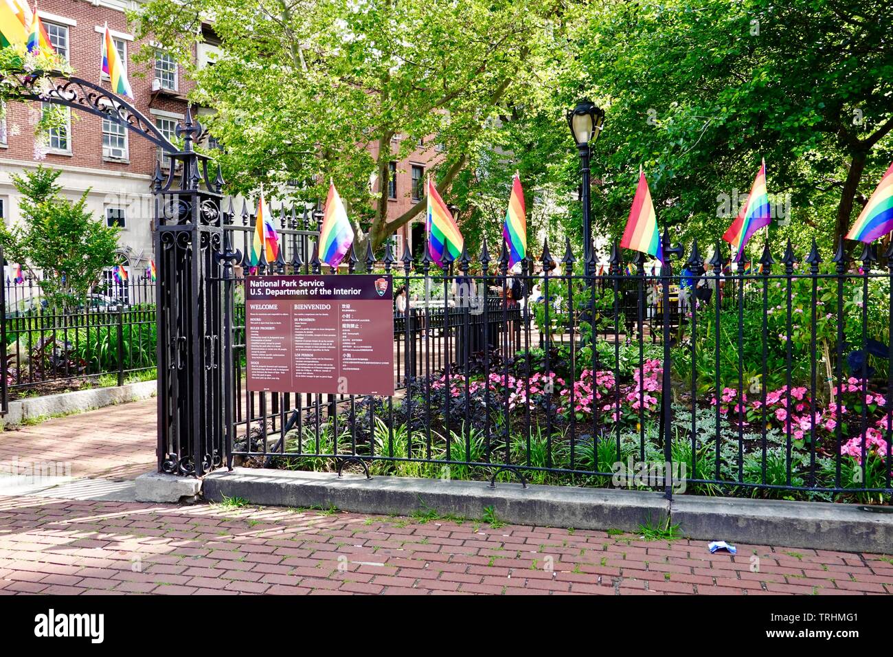 Stonewall Memorial Park, Christopher Park, un parco nazionale di servizio, U.S. Dipartimento dell'interno parco pubblico durante il mese di orgoglio, New York, NY, STATI UNITI D'AMERICA Foto Stock