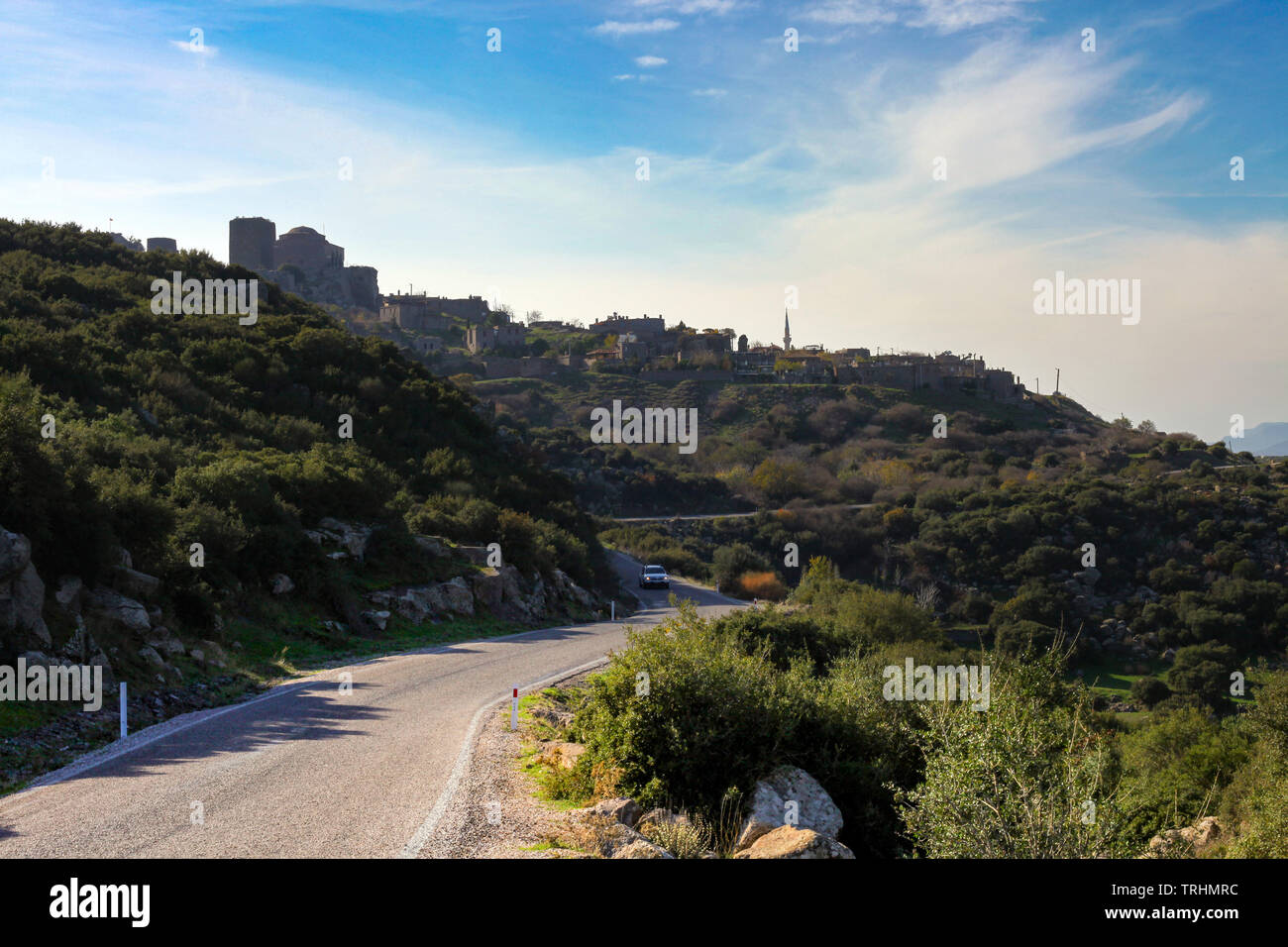 Assos antica città vista in Behram, Canakkale, Turchia Foto Stock