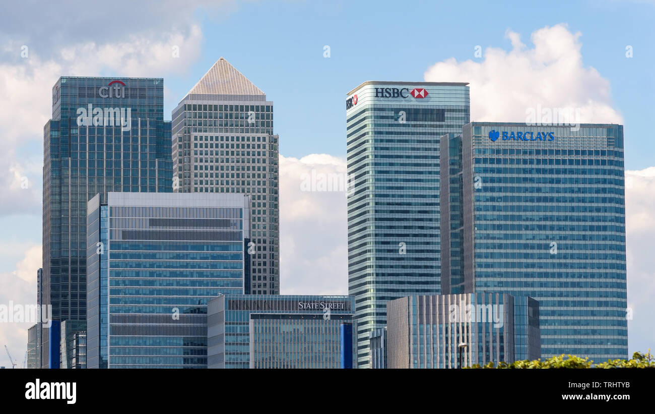 London, Regno Unito - 1 Maggio 2018: i moderni grattacieli di Canary Wharf, uno dei principali centri finanziari del Regno Unito Foto Stock