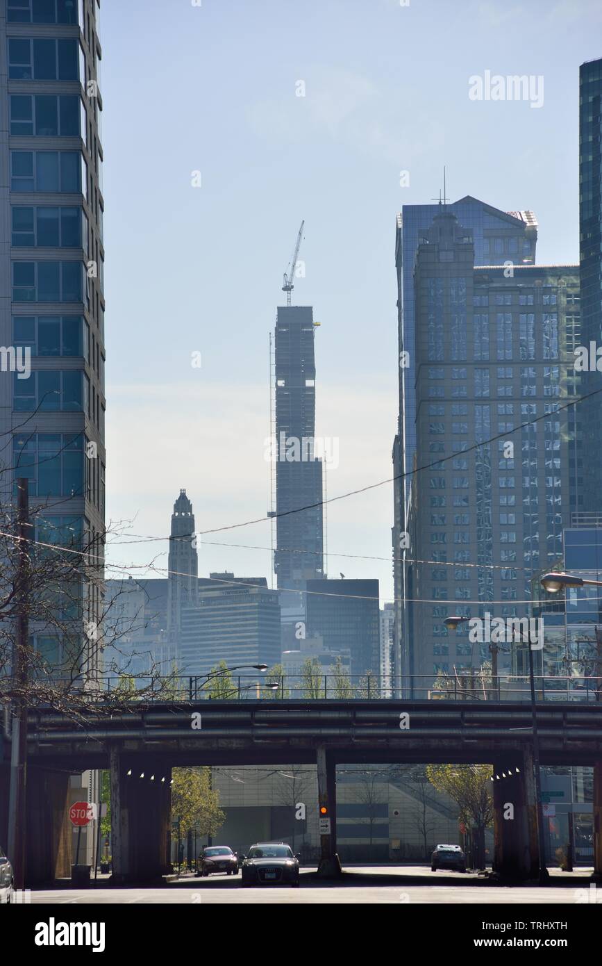 Chicago, Illinois, Stati Uniti d'America. Il sotto costruzione Vista Torre come visto da poco a ovest della città famosa Loop. Foto Stock