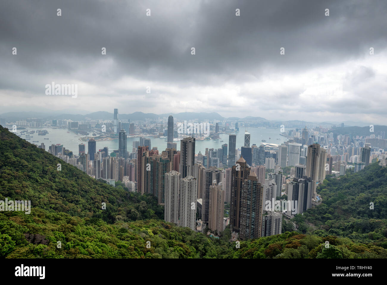 Vista aerea della skyline di Hong Kong come si vede dal Victoria Peak Foto Stock