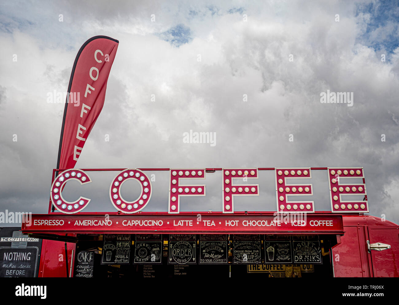 Segno di caffè sul mobile carro bevande Foto Stock