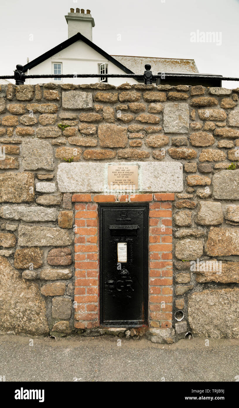Royal Mail letter box al Land's End, Cornwall, England, Regno Unito Foto Stock