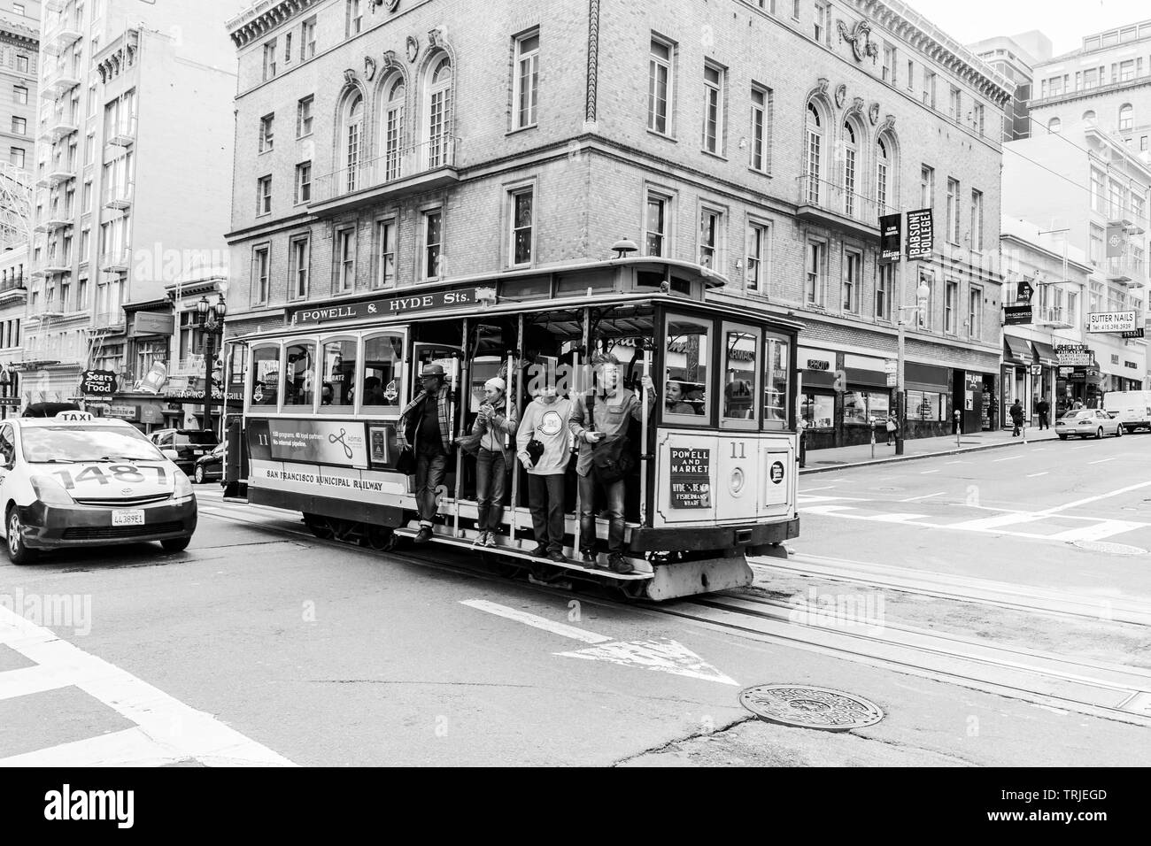 Persone che utilizzano San Francisco Tram, CALIFORNIA, STATI UNITI D'AMERICA Foto Stock